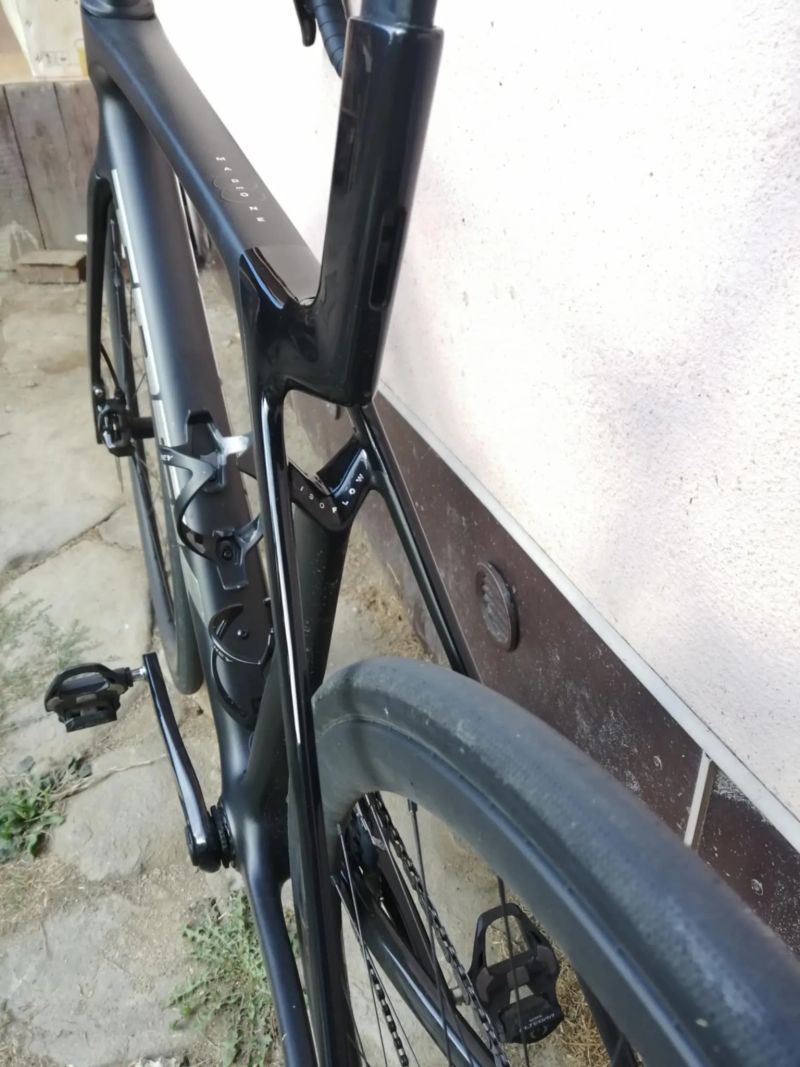 Trek Madone SL6 AXS Velikost M (162-173cm)