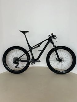 Canyon Lux SLX 9.0 vel L. Sram AXS 