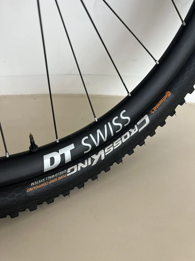 Canyon Lux SLX 9.0 vel L. Sram AXS 