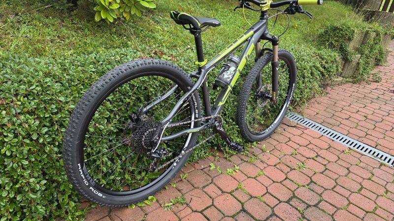 Prodám dětské/juniorské kolo SCUD 27,5 "