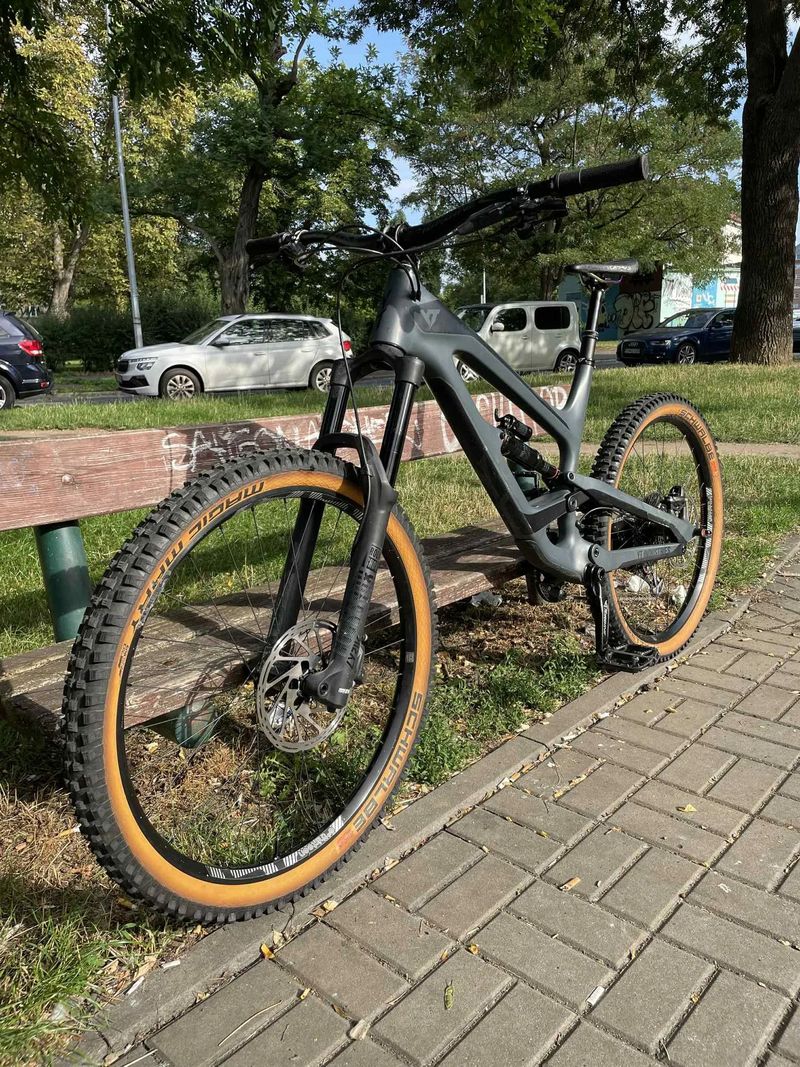 YT Capra Cf Pro