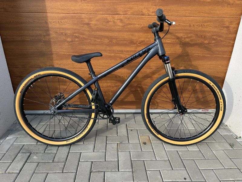 DIRT KELLYS téměř nepoužitý, jako nový 