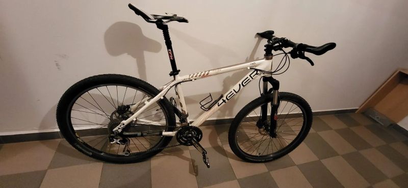 Horské kolo 4Ever, vybaveni Shimano XT, SLX, odpružená sedlovka, kotoučové brzdy