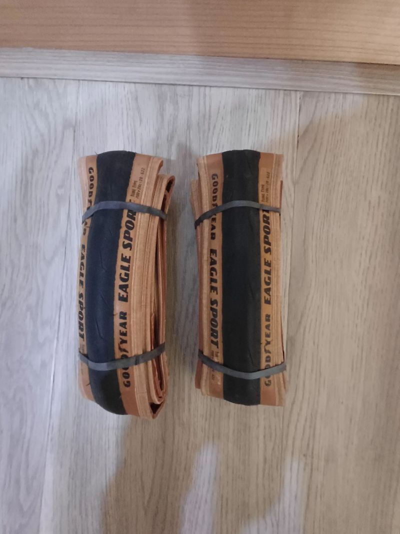 Prodám 2ks silničních plášťů Goodyear Eagle Sport