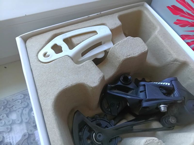 Prodám sadu Řazení, přehazovačky a řetězu SX