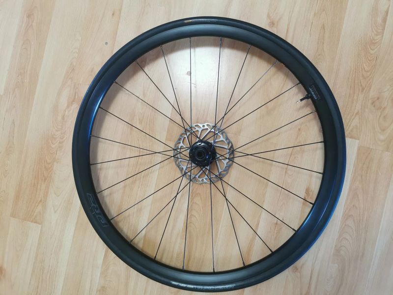 Zapletená kola Giant PR2 Disc