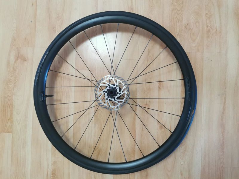 Zapletená kola Giant PR2 Disc