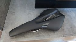 NOVÉ sedlo Giant Contact SL Neutral 
