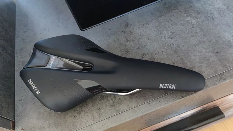 NOVÉ sedlo Giant Contact SL Neutral 