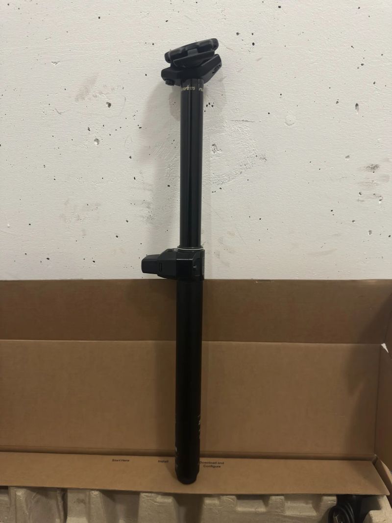 Rock Shox Sedlovka Reverb AXS 31.6mm