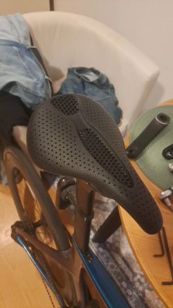 Karbonove sedlo 155mm