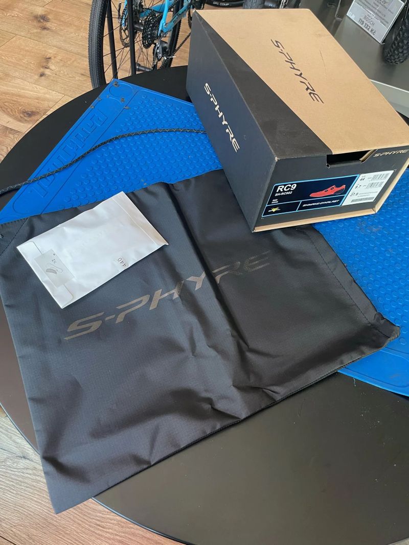 Tretry Shimano S-Phyre SH-RC902MR, červená Velikost 44