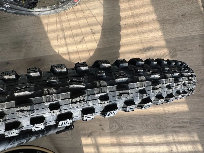 Maxxis Assegai a Dissector