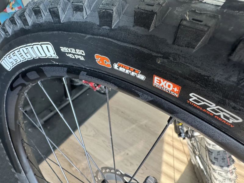 Maxxis Assegai a Dissector