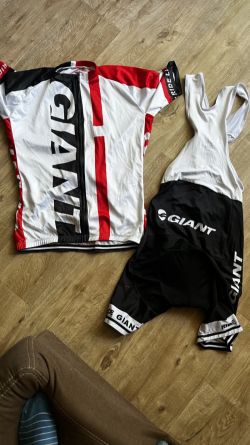 Komplet Giant vel.L - Xl 85-92kg 175-185 cm