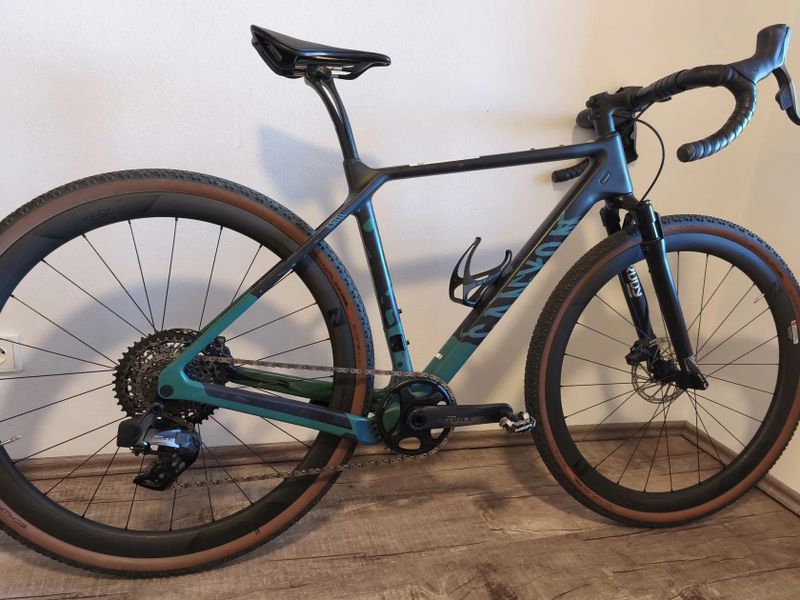 Canyon Grizl CF SLX 8 eTap (el. řazení, karbon kola)