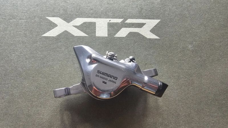 nový brzdový třmen Shimano XTR M9200 