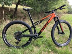 Nové BMC Fourstroke 01 ONE, flashfire