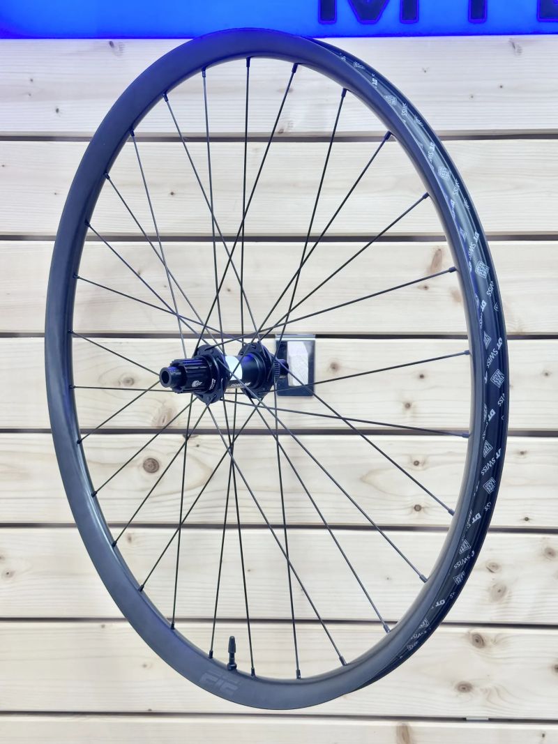 Karbonová kola 29" EIE A29C28D23 - SL | Boost | Centerlock | DT Swiss 350 | Sapim Race | 1367 gramů