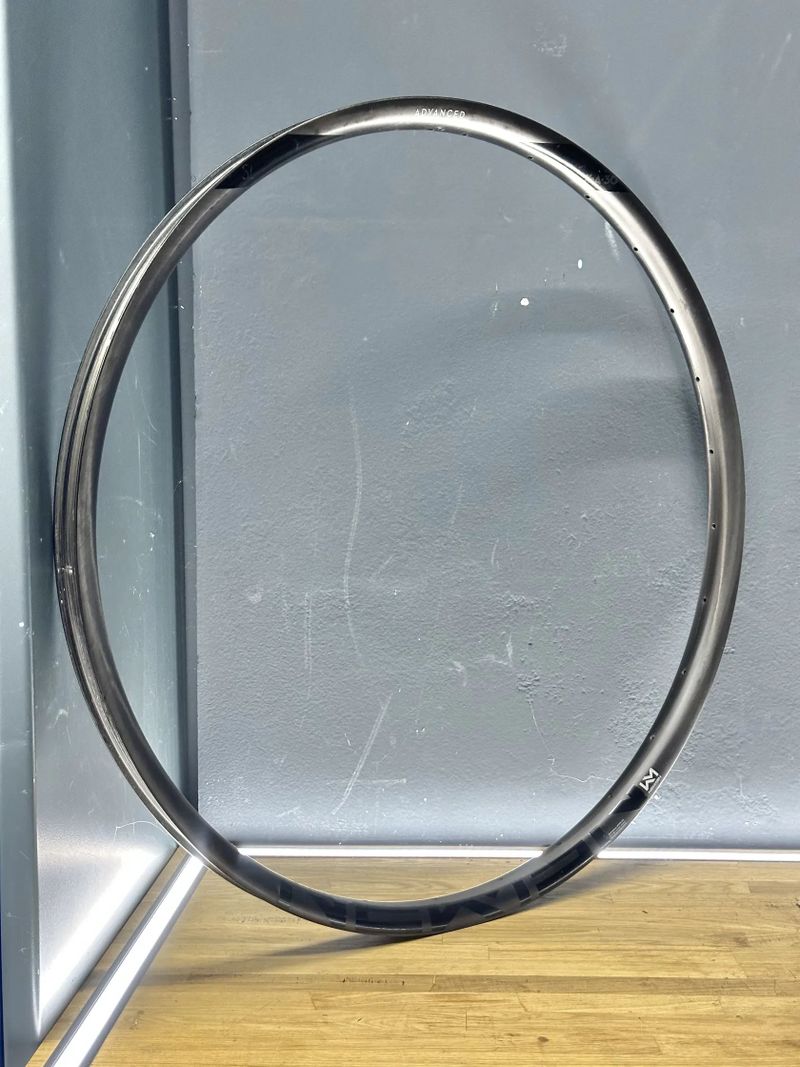 29" karbonový ráfek Newmen X.A.30 | 28 děr | 344 gramů