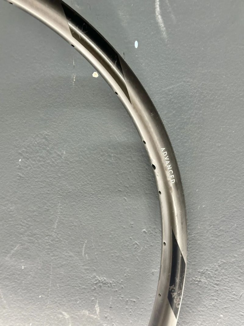 29" karbonový ráfek Newmen X.A.30 | 28 děr | 344 gramů