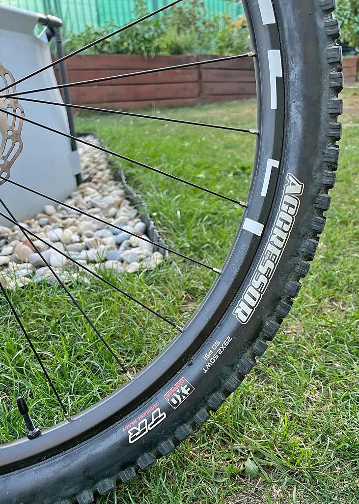 Santa Cruz Hightower V2 Carbon C - S Kit, 2021, velikosti L