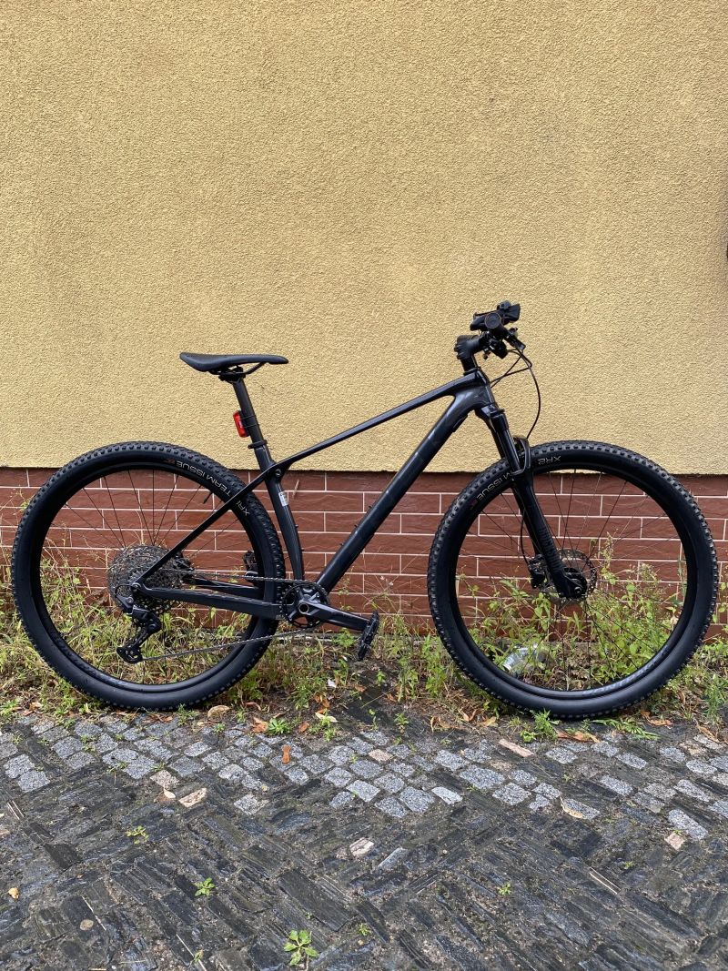 Trek Procaliber 9.5 Grey Black Carbon Horské kolo