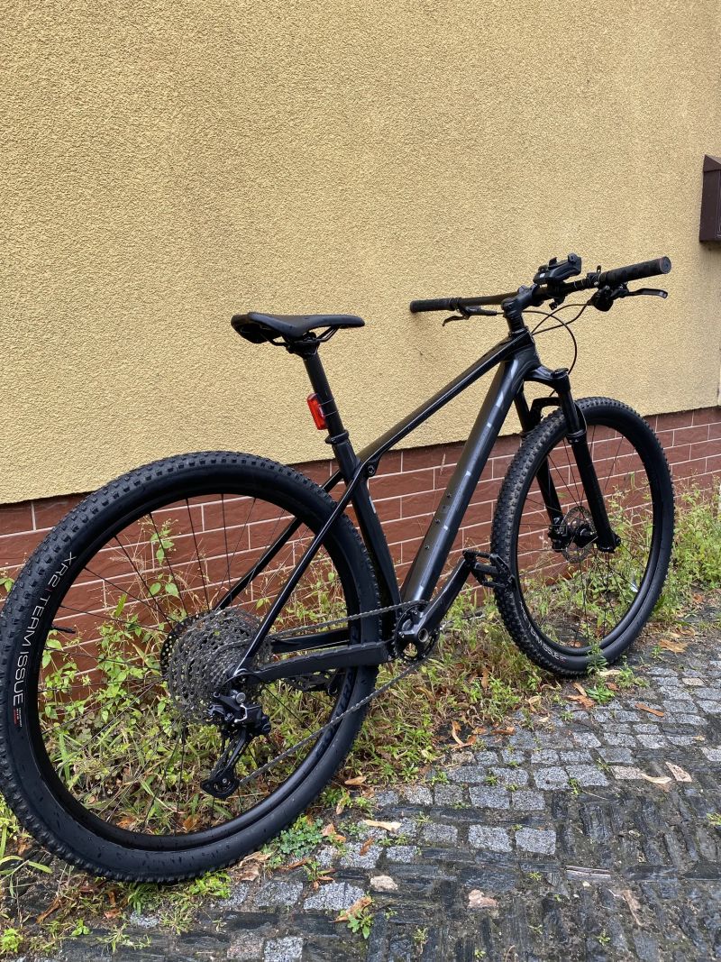 Trek Procaliber 9.5 Grey Black Carbon Horské kolo