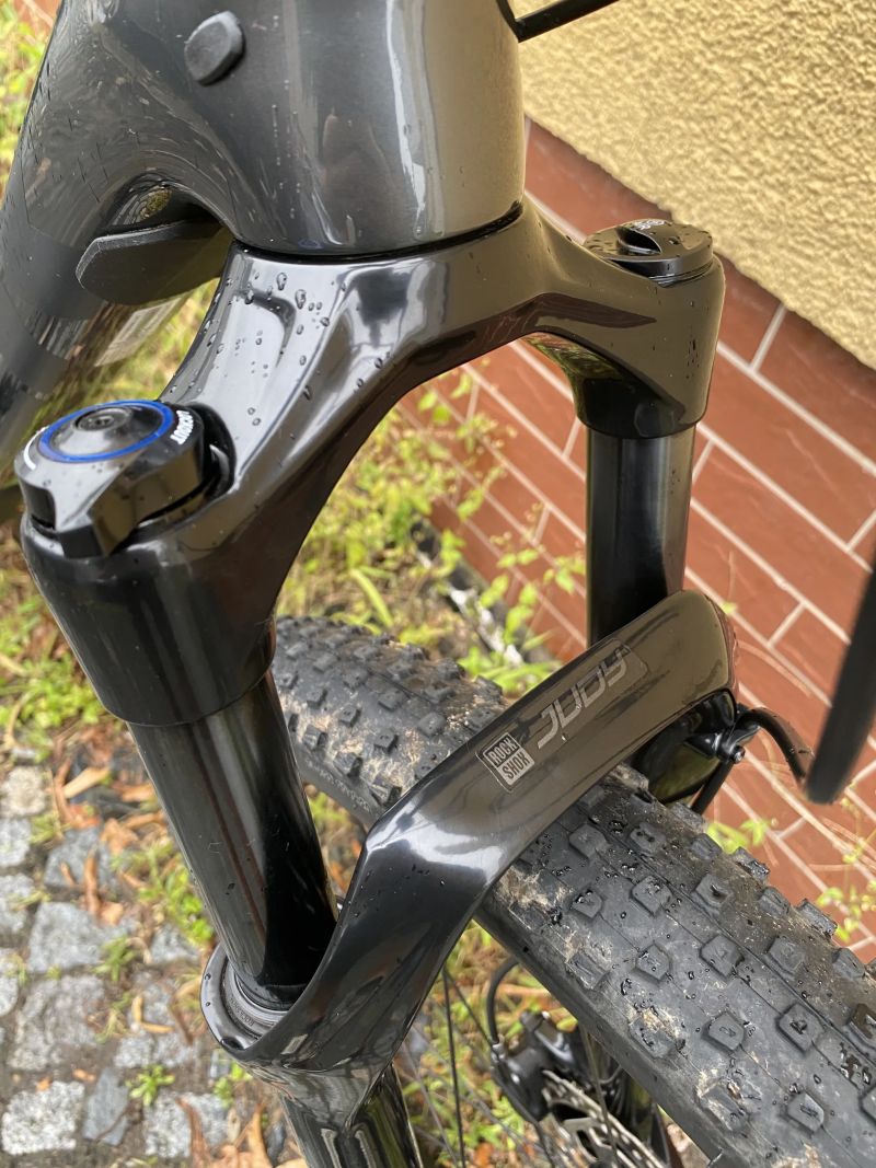 Trek Procaliber 9.5 Grey Black Carbon Horské kolo
