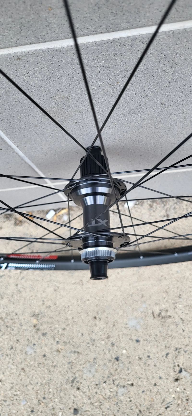 Zadní kolo ráfek DT Swiss XR391 28 děr+nový náboj shimano XT FH-M 8210 12x148 micro spline shimano