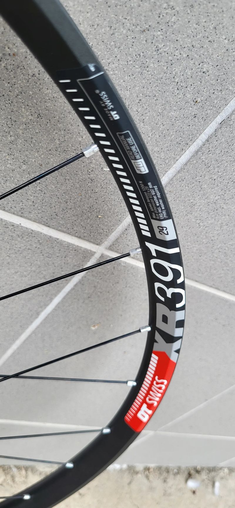 Zadní kolo ráfek DT Swiss XR391 28 děr+nový náboj shimano XT FH-M 8210 12x148 micro spline shimano