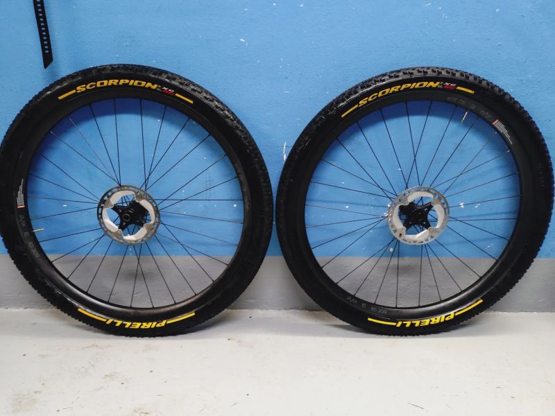 Zapletená MTB kola JAVAX 