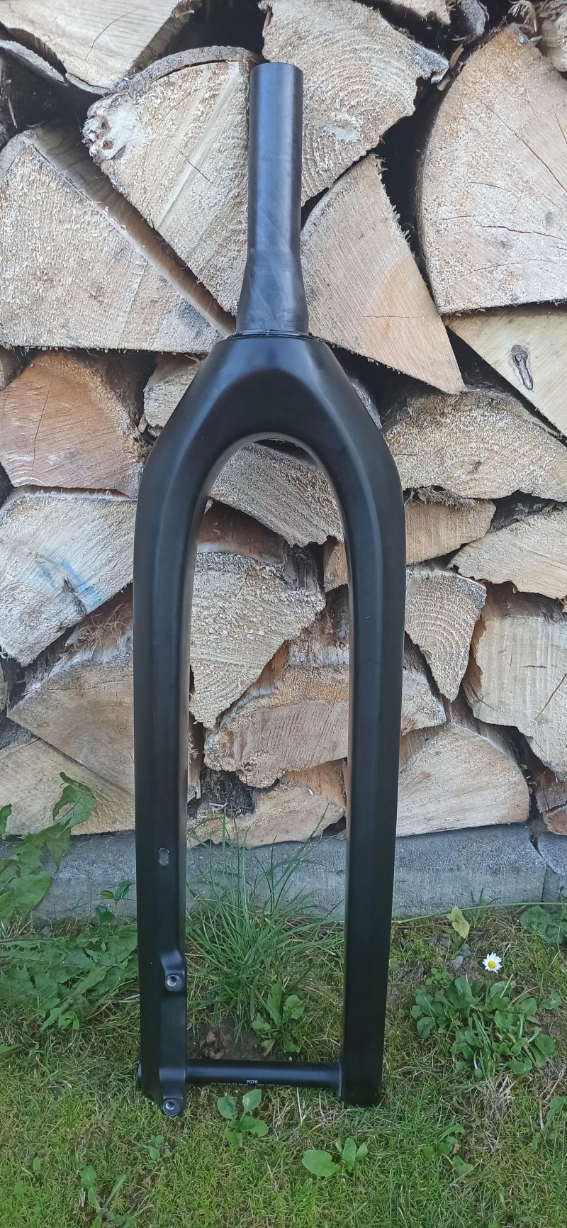 Karbonová pevná MTB vidlice BOOST