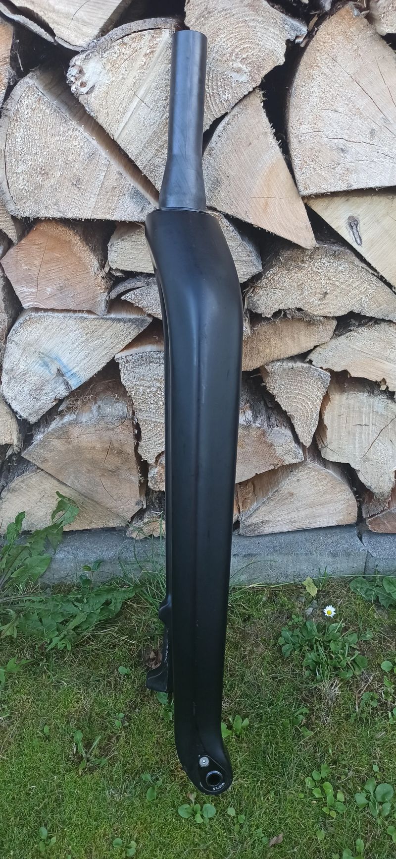 Karbonová pevná MTB vidlice BOOST