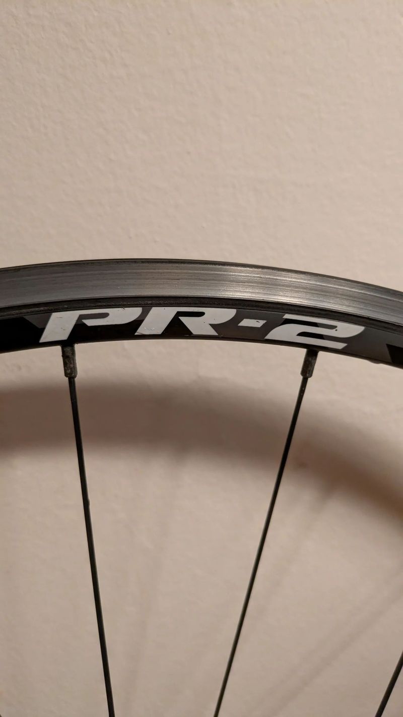 Silniční zapletená kola Giant P-R2