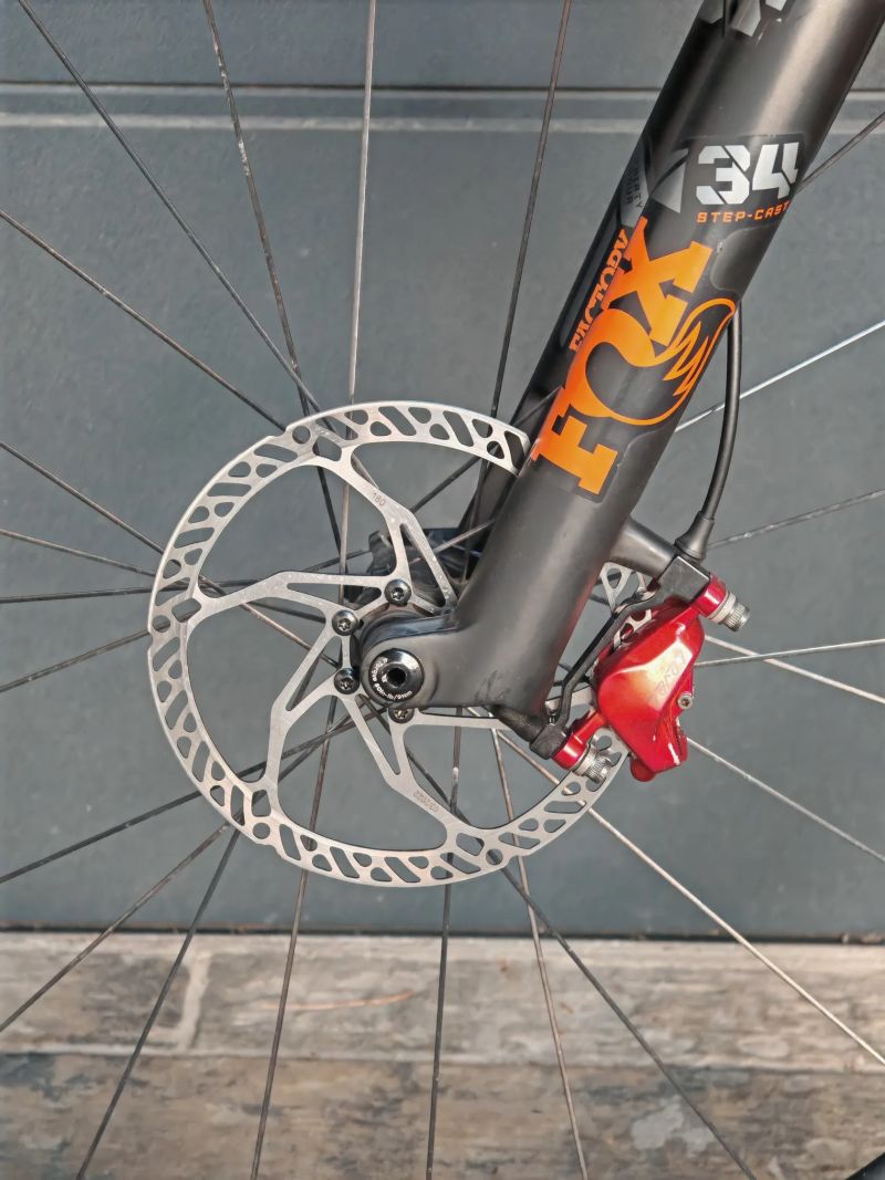 KTM Scarp Elite AXS Red Chrome, váha 9,93 kg