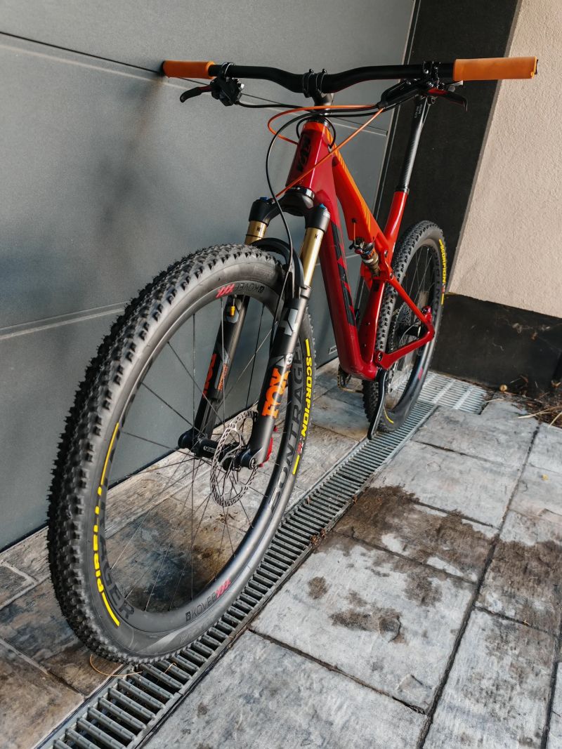 KTM Scarp Elite AXS Red Chrome, váha 9,93 kg