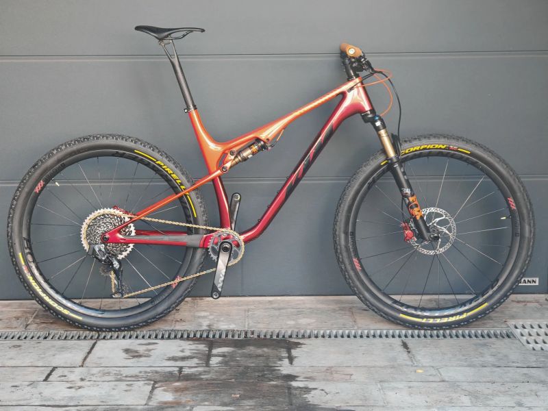 KTM Scarp Elite AXS Red Chrome, váha 9,93 kg
