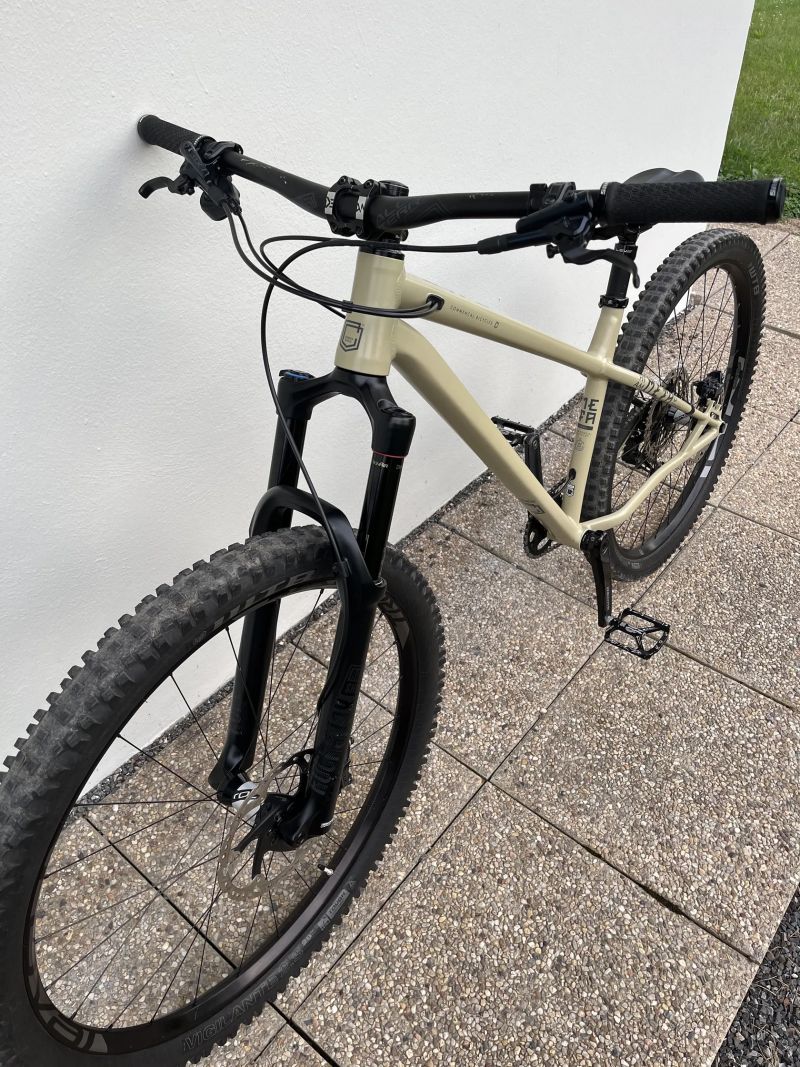 Commencal Meta HT AM model 2021