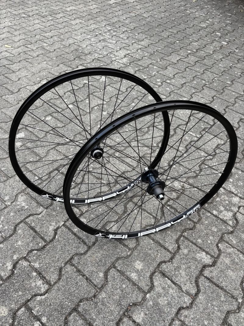 Zapletená kola Remerx Hurry 29", náboje M7110 Boost