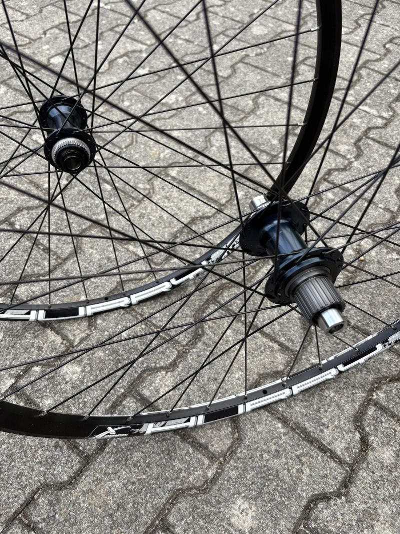 Zapletená kola Remerx Hurry 29", náboje M7110 Boost
