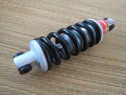 Nový retro zadní tlumič na mtb Rock Shox Deluxe 6,5" x 1,5"