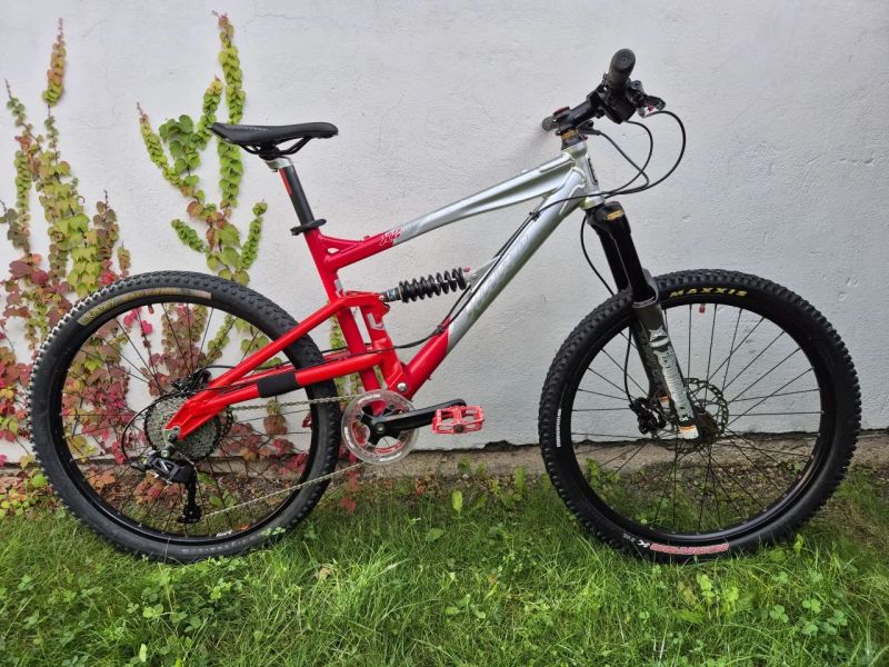 Celoodpružené kolo Haro, vel.M/17", převody 1x10