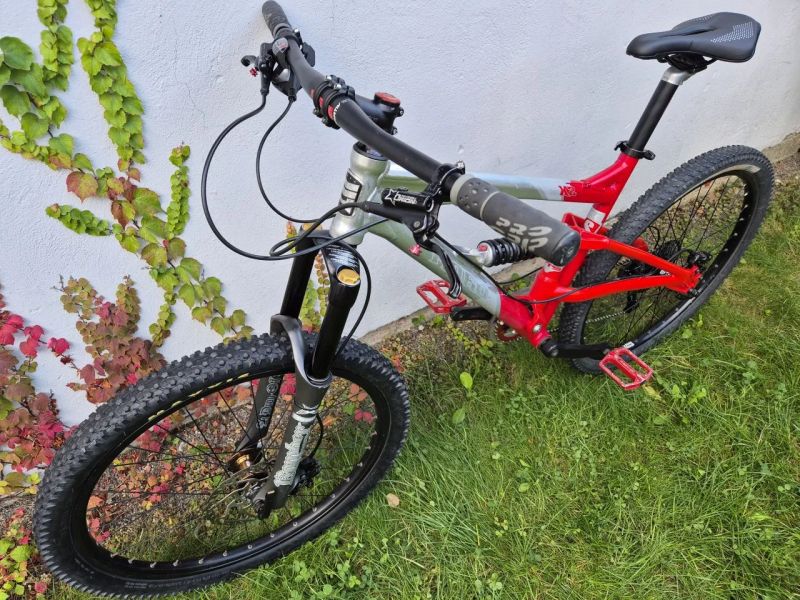 Celoodpružené kolo Haro, vel.M/17", převody 1x10