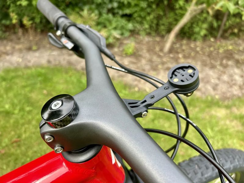 Specialized Rockhopper L 29" kokpit a sedlovka karbon
