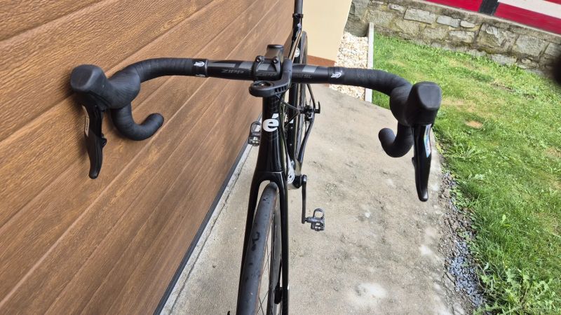 Cervélo Caledonia velikost rámu 58, Sram Force AXS, kola Zipp 303 Firecrest