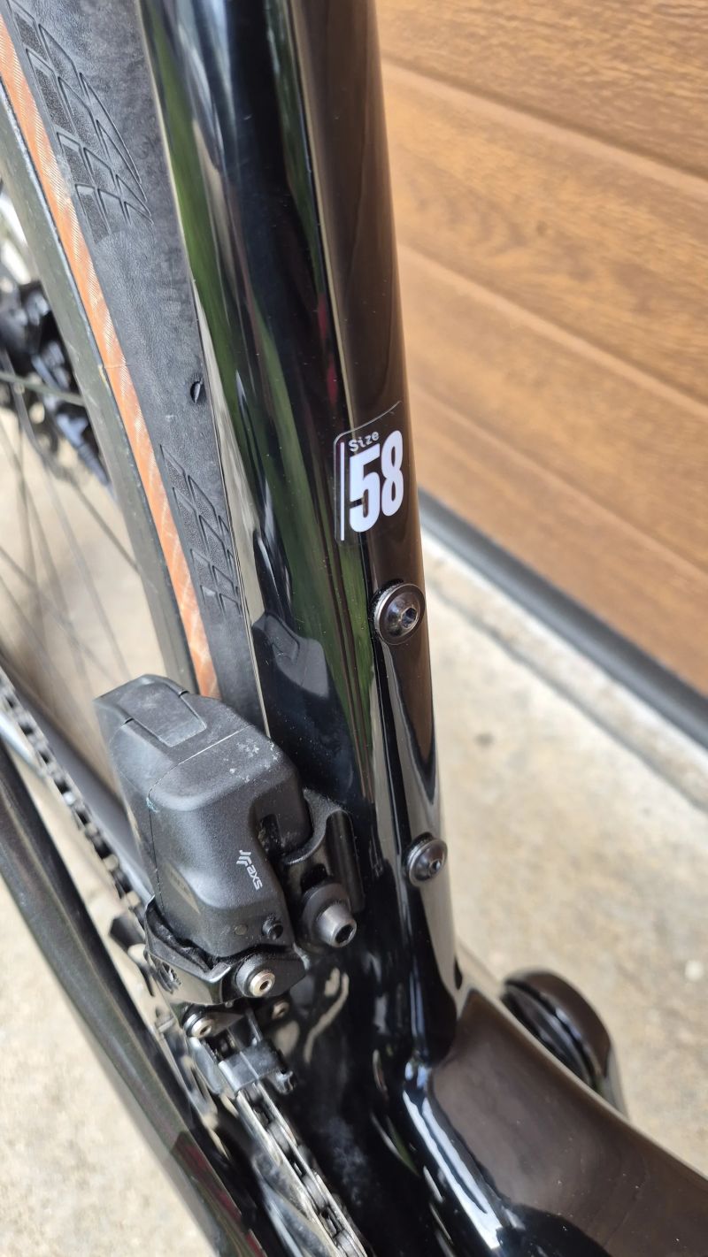 Cervélo Caledonia velikost rámu 58, Sram Force AXS, kola Zipp 303 Firecrest