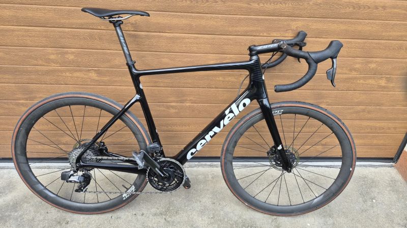 Cervélo Caledonia velikost rámu 58, Sram Force AXS, kola Zipp 303 Firecrest