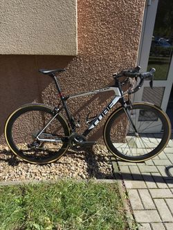 Karbonové silniční kolo Cube Attain Race GTC