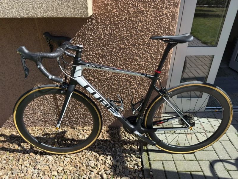 Karbonové silniční kolo Cube Attain Race GTC
